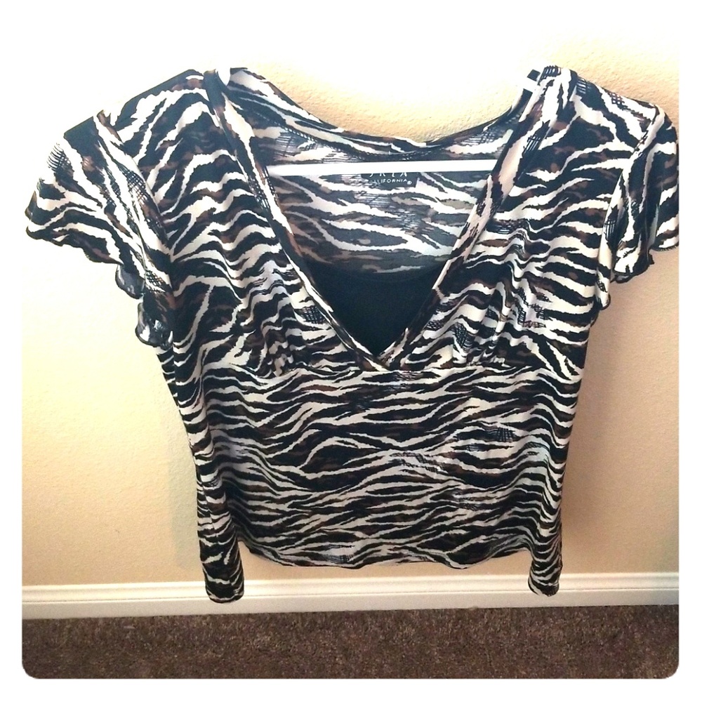 Must be sold by 8/10/18! Animal print blouse!